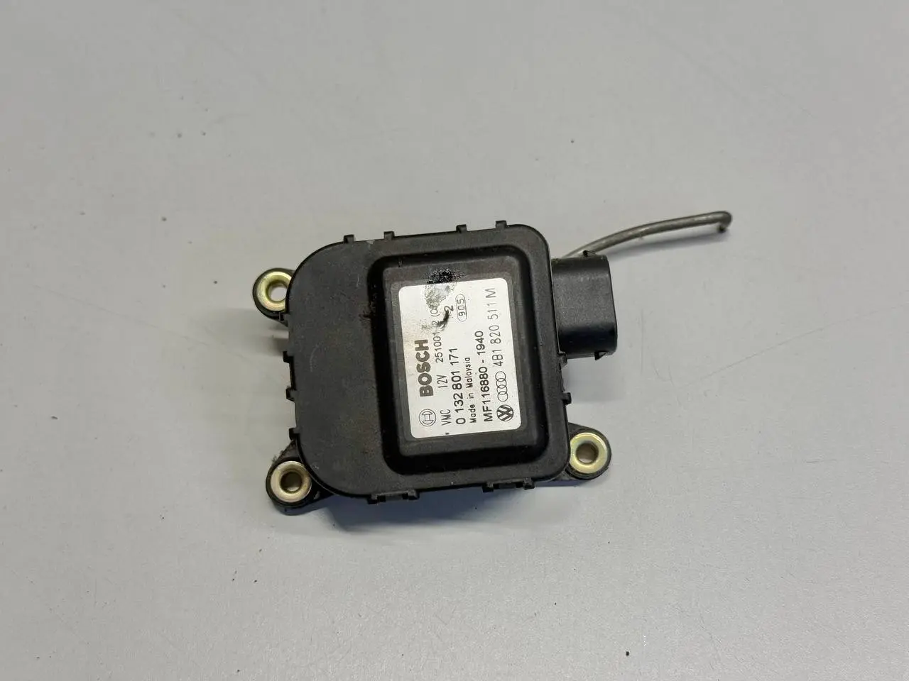 Stellmotor Heizung Umluftklappe Bosch A6 Avant 4B5 TDI 2.5L 2002 0132801171