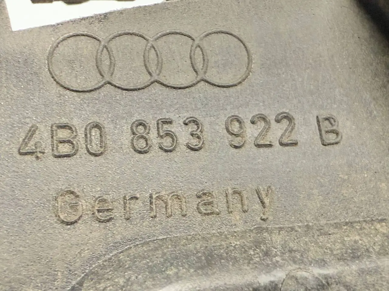 Halter Seitenschweller rechts Audi A6 Avant 4B5 TDI 2.5L 2002 4B0853922B