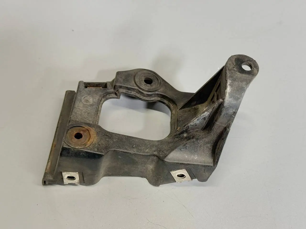 Halter Seitenschweller rechts Audi A6 Avant 4B5 TDI 2.5L 2002 4B0853922B