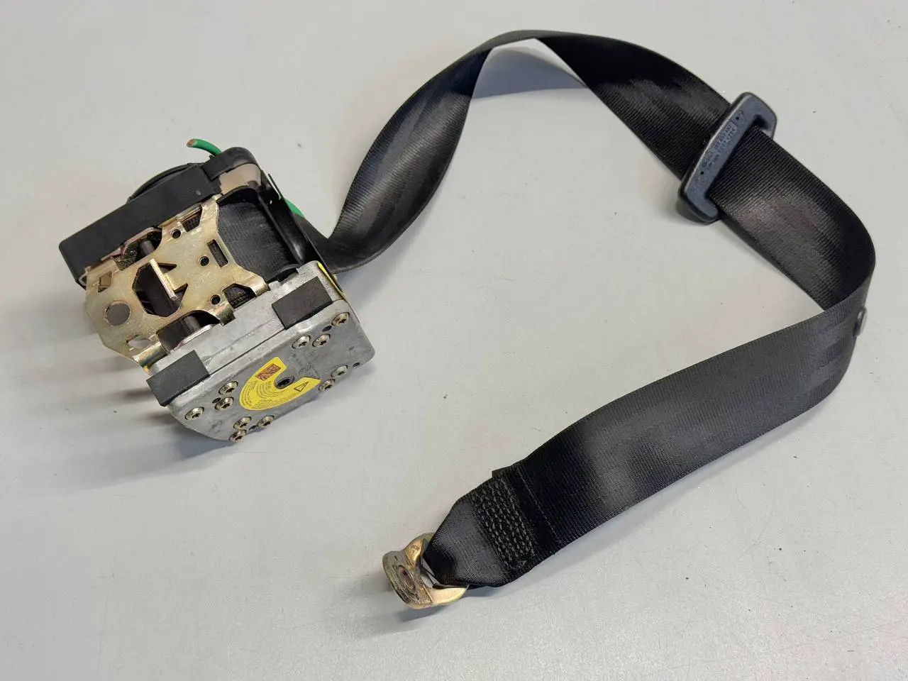 Sicherheitsgurt vorne rechts für Audi A6 Avant 4B5 TDI 2.5L 2002 00064577