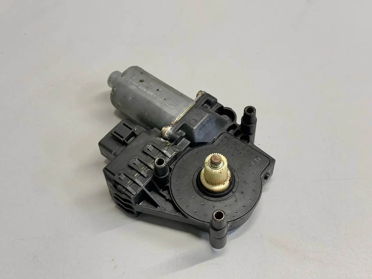 Fensterhebermotor vorne rechts "Audi A6 Avant 4B5 TDI 2.5L 2002" 0130821774