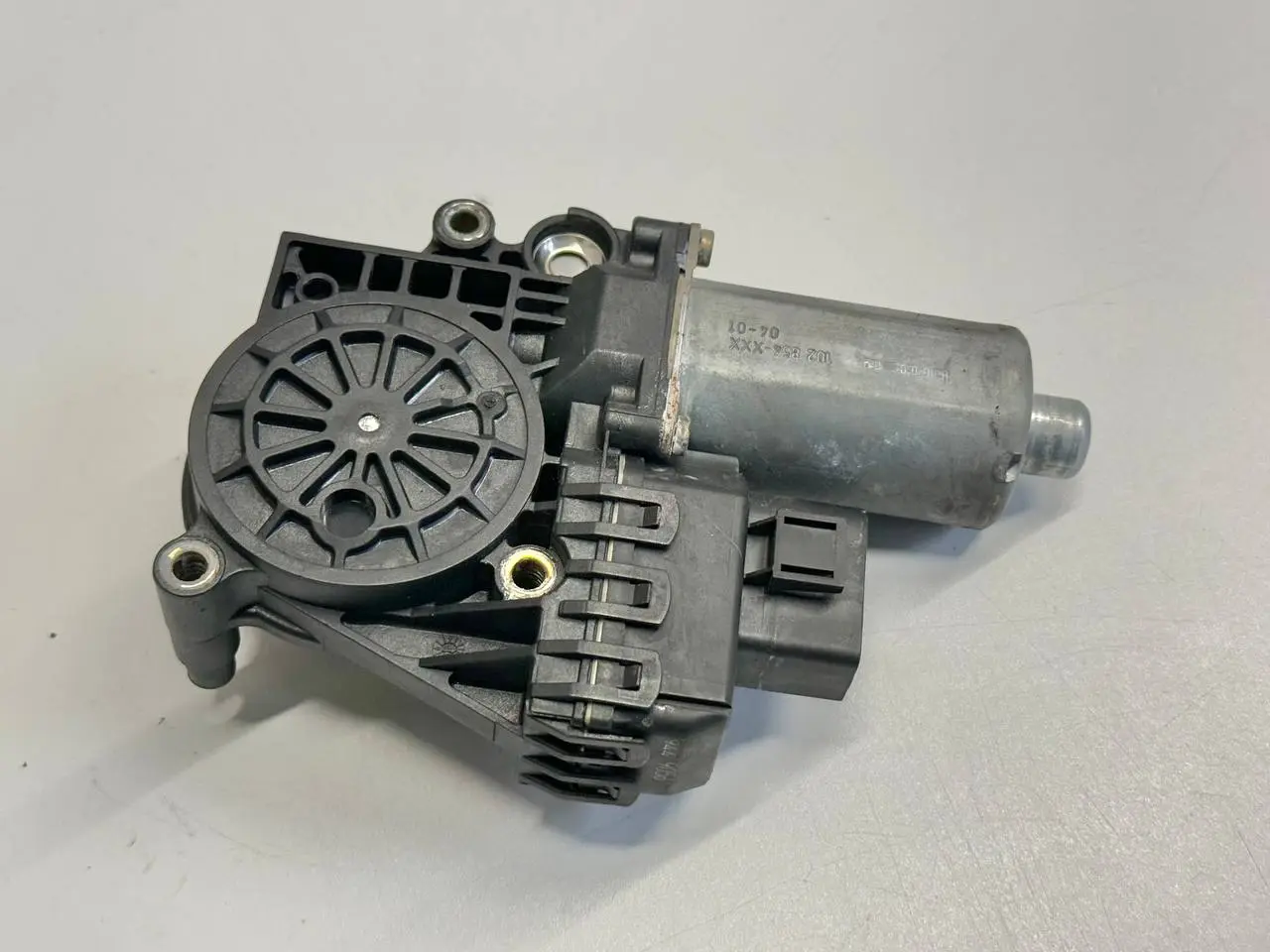 Fensterhebermotor vorne rechts "Audi A6 Avant 4B5 TDI 2.5L 2002" 0130821774