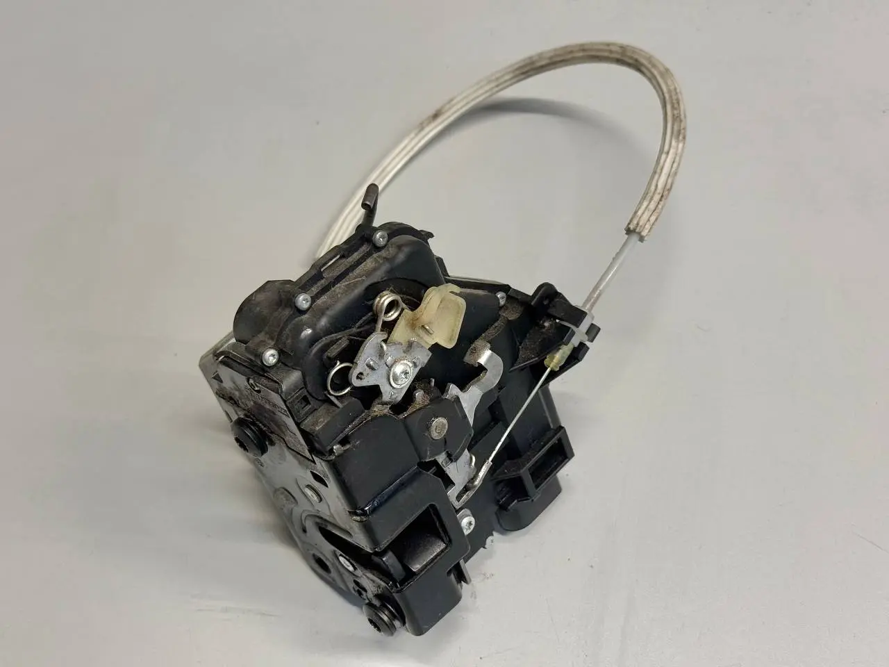 Türschloss mit ZV Stellmotor vorne Audi A6 Avant 4B5 TDI 2.5L 2002 401837015