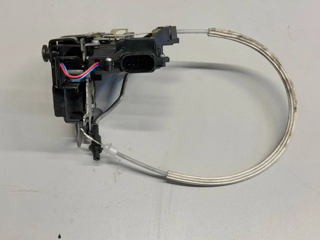 Türschloss mit ZV Stellmotor vorne Audi A6 Avant 4B5 TDI 2.5L 2002 401837015