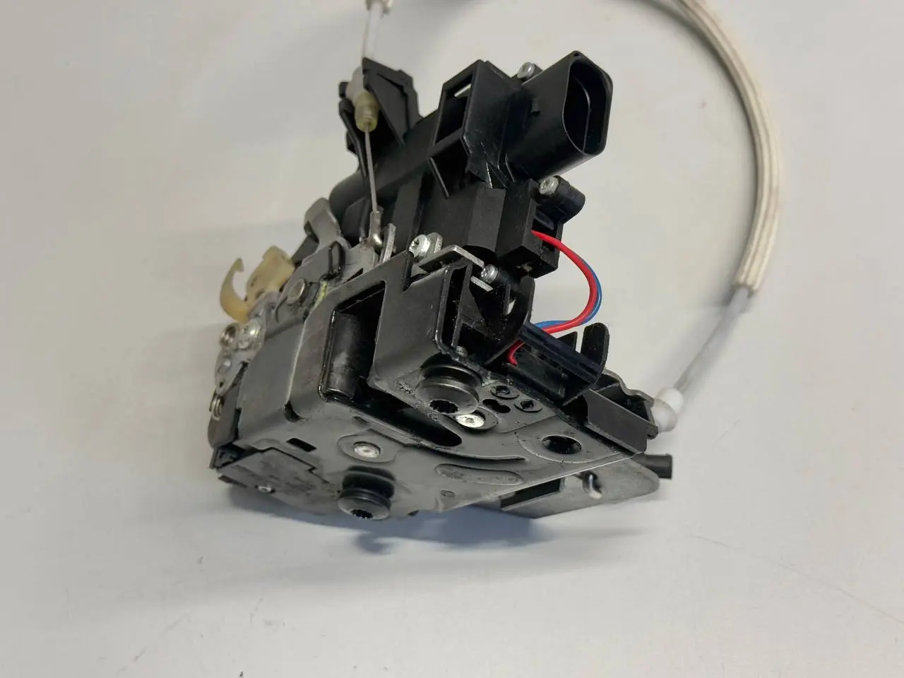 Türschloss mit ZV Stellmotor vorne Audi A6 Avant 4B5 TDI 2.5L 2002 401837015