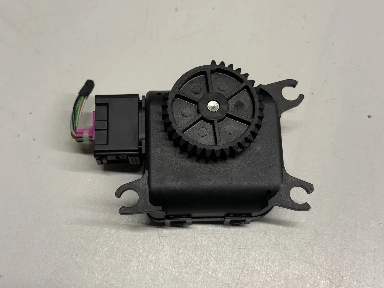 Stellmotor Temperaturregelklappe Klimaanlage VW Polo 9N1 1,2L 2002 0132801207