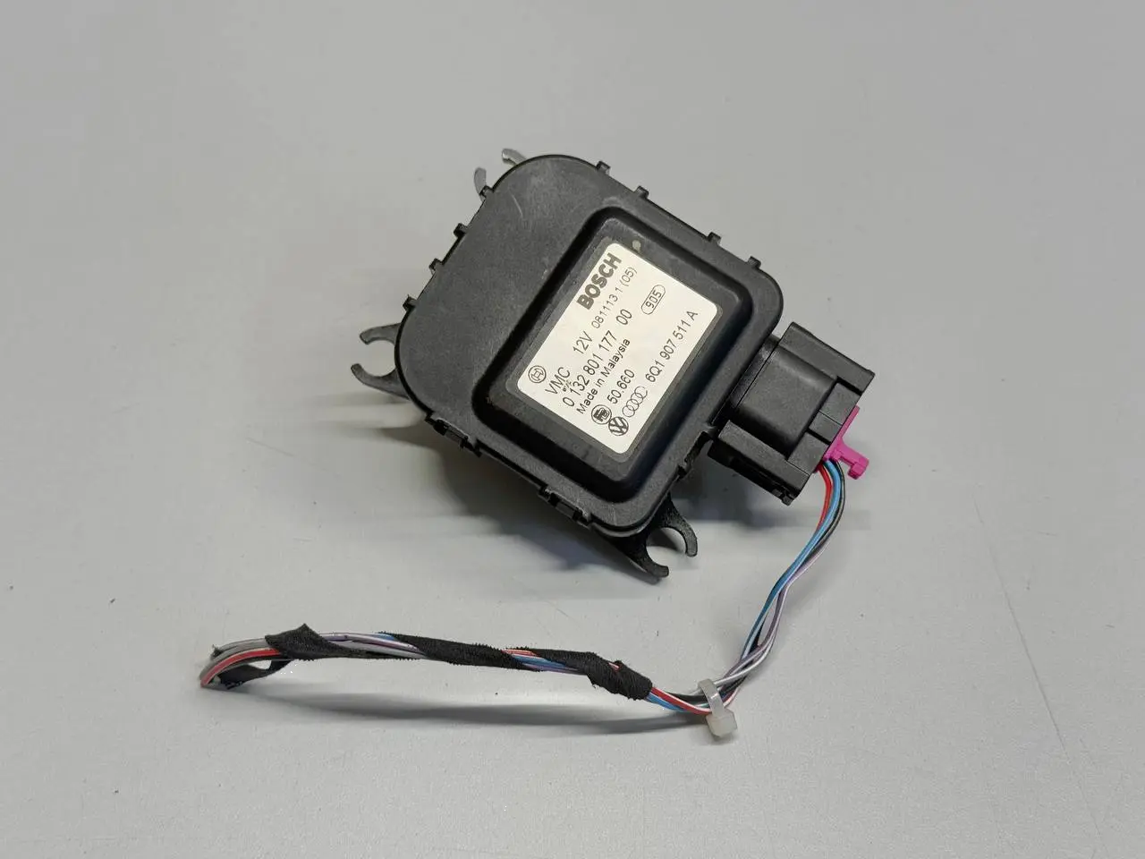 Stellmotor für Umluftbetrieb VW Polo 9N1 1,2L 2002 013280117700, 6Q1907511