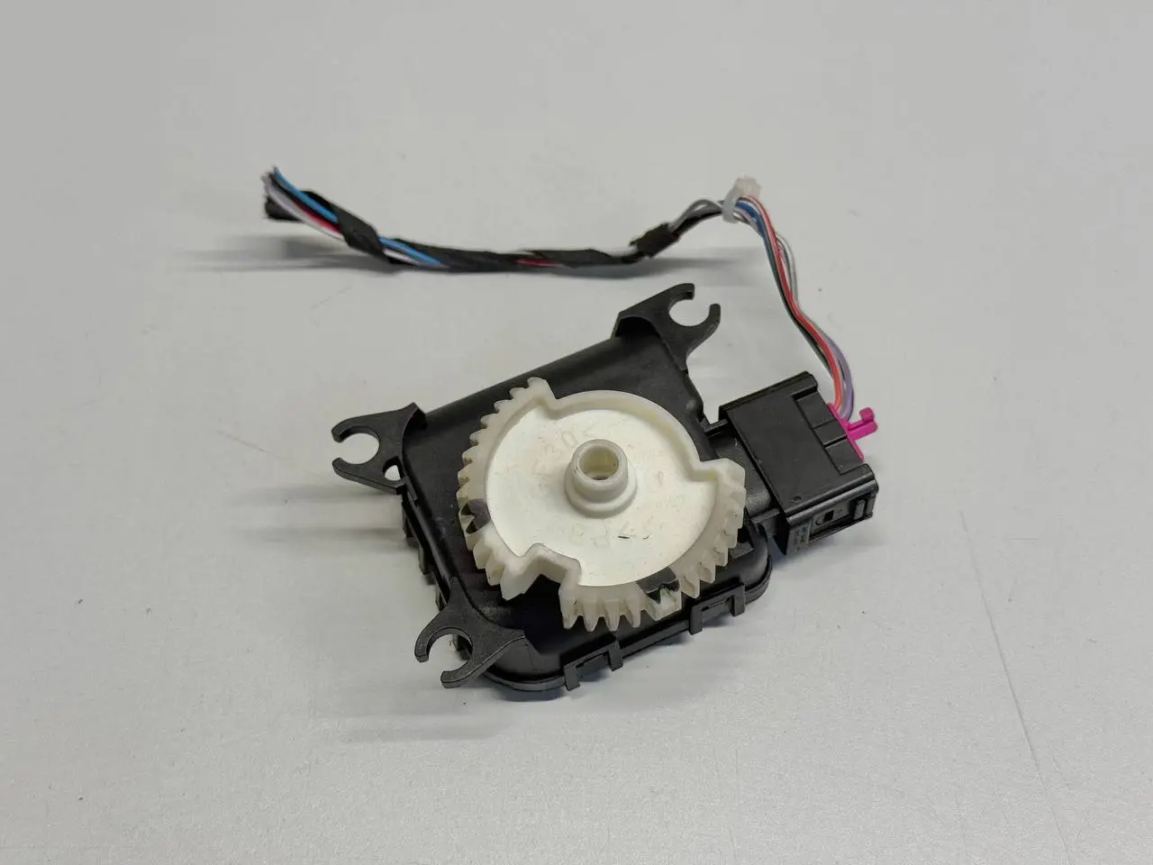 Stellmotor für Umluftbetrieb VW Polo 9N1 1,2L 2002 013280117700, 6Q1907511