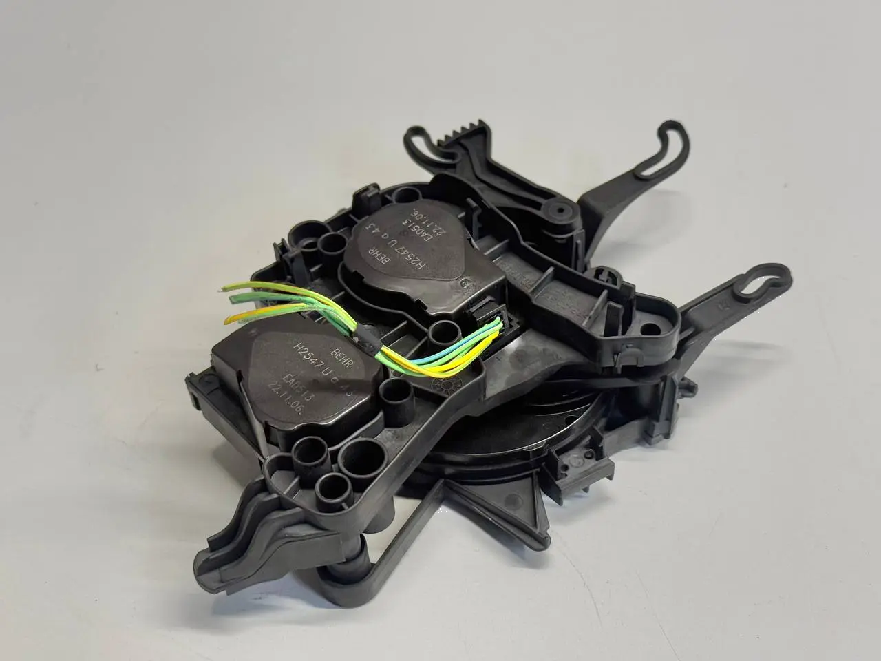 Kühler Wasserkühler PA66-GF30 Ersatzteil Benz Benz W212 E-Klasse 2010 419473241