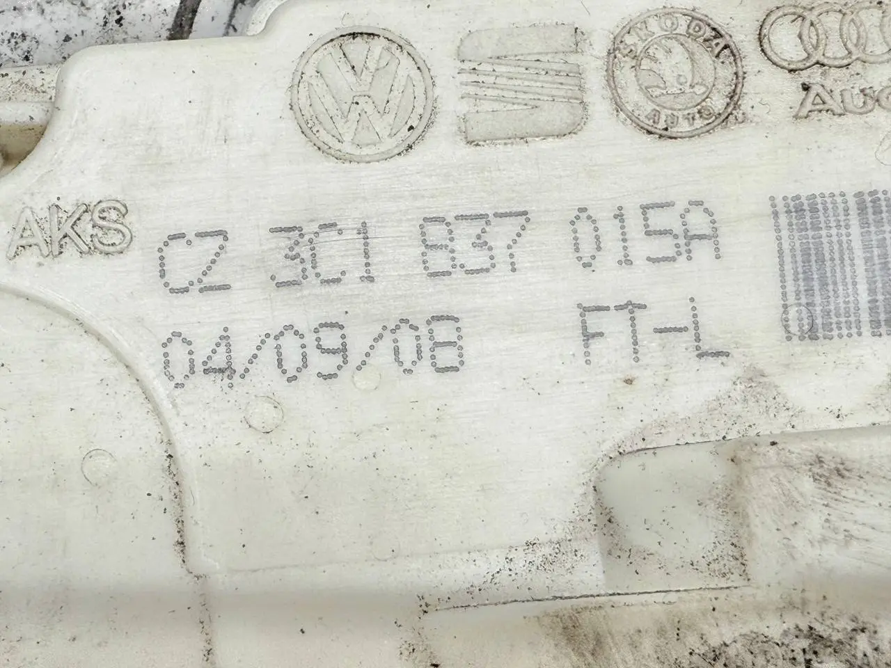 Tuerschloss Fangschloss vorne links fuer VW Passat 3C Kombi 2008 3C1837015A