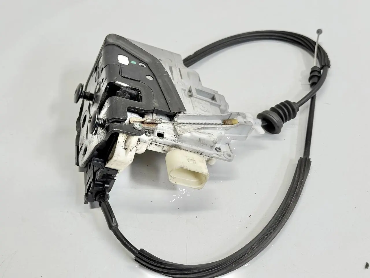 Tuerschloss Fangschloss vorne links fuer VW Passat 3C Kombi 2008 3C1837015A