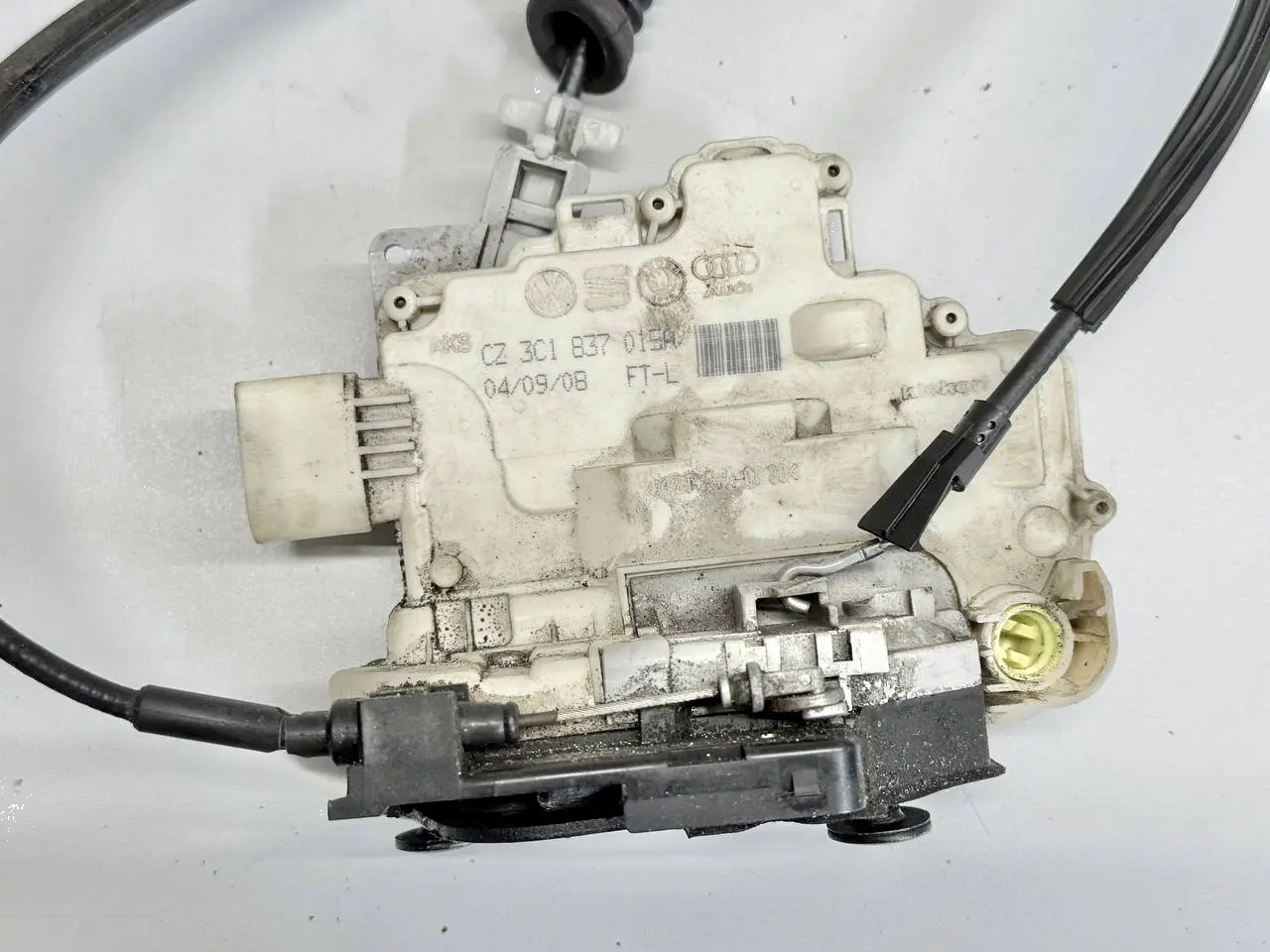 Tuerschloss Fangschloss vorne links fuer VW Passat 3C Kombi 2008 3C1837015A