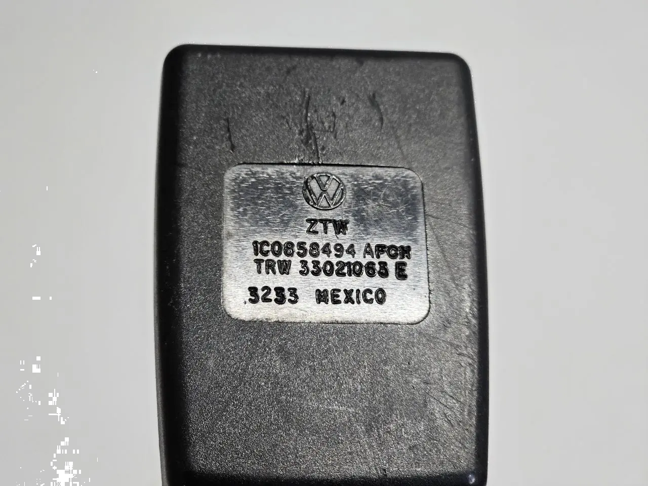 Gurtschloss Hinten Rechts VW New Beetle 1C1 1.4 2004 1C0858494