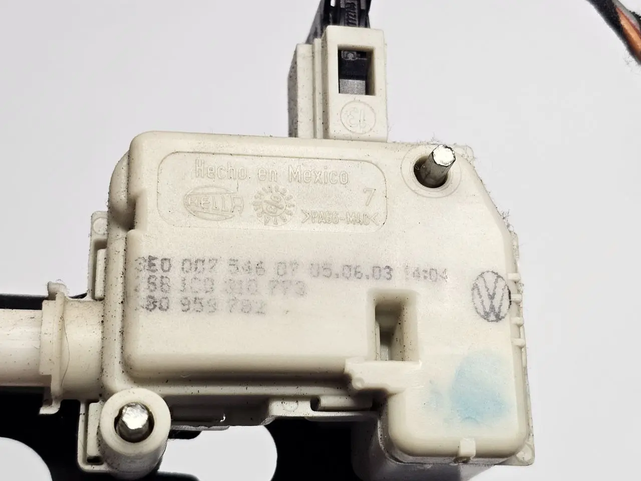 Stellmotor Tankklappe VW New Beetle 1C1 1.4 2004 1C0810773