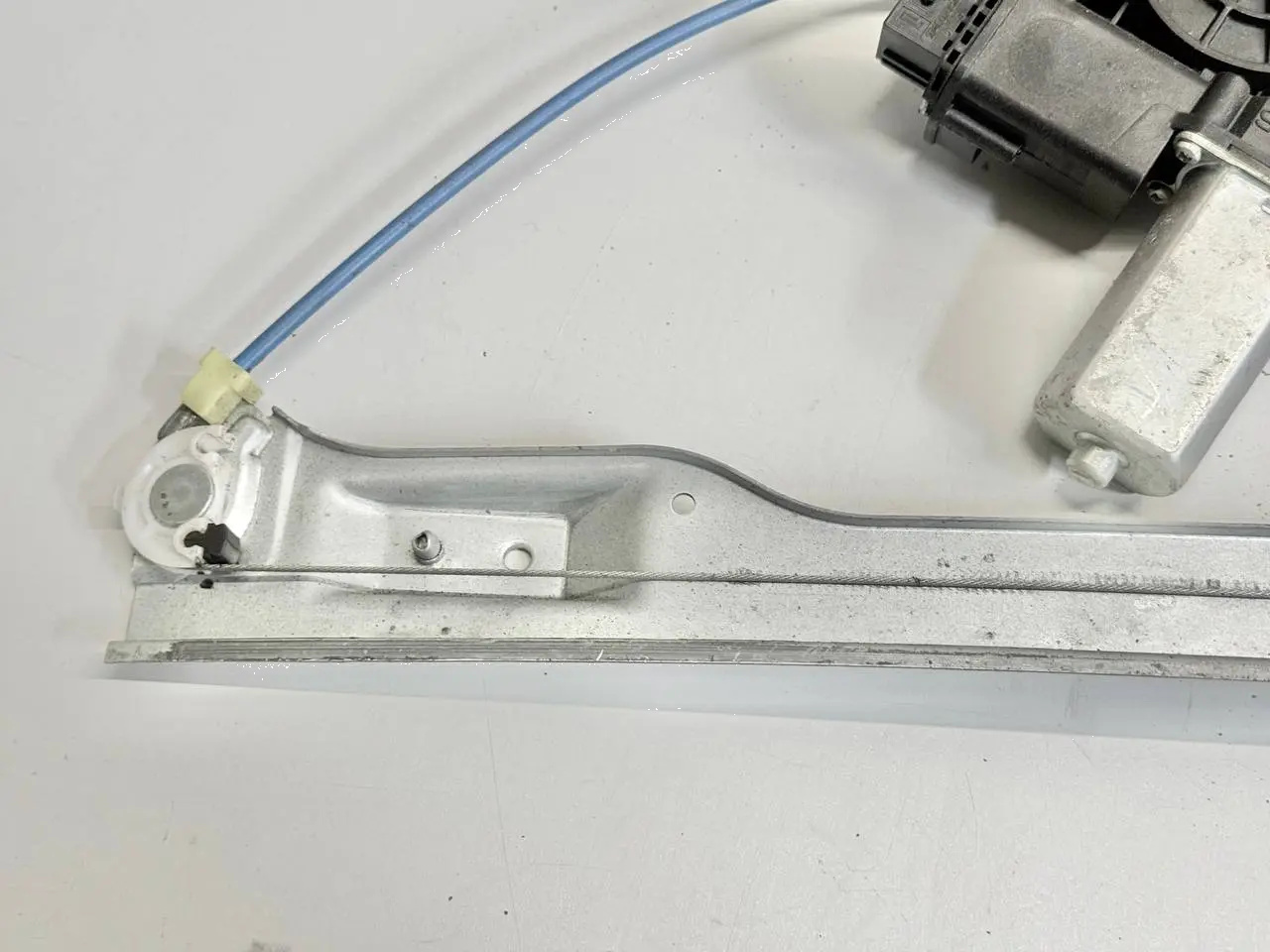 Elektrischer Fensterhebermotor vorne rechts Opel Corsa D 72017003