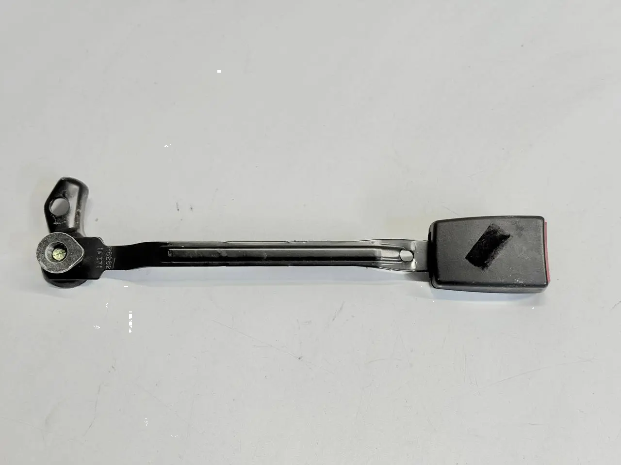 Gurtschloss rechts vorne fuer Audi A6 Avant 4B5 TDI 2.5L 2002 4B0857756D01C