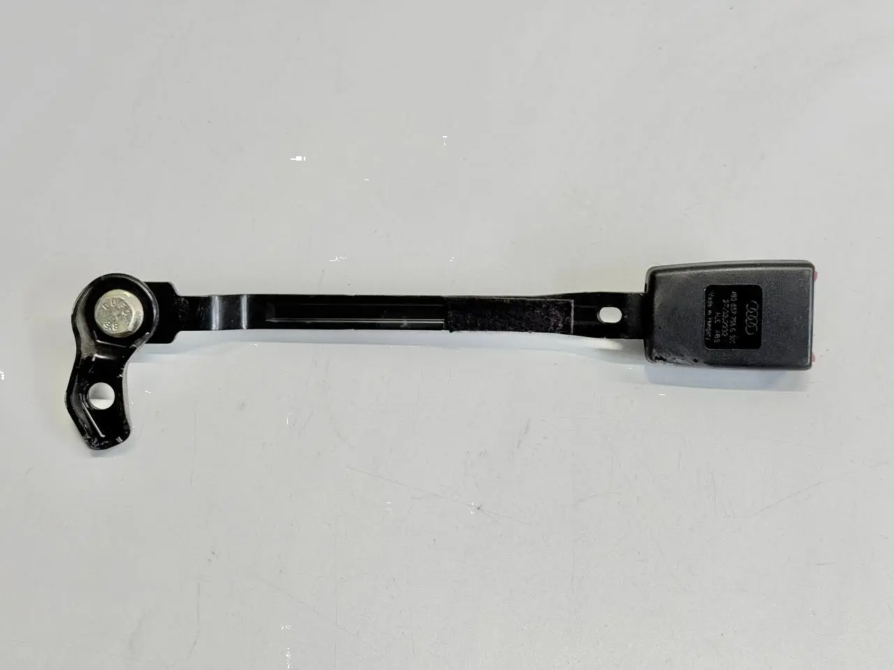 Gurtschloss rechts vorne fuer Audi A6 Avant 4B5 TDI 2.5L 2002 4B0857756D01C