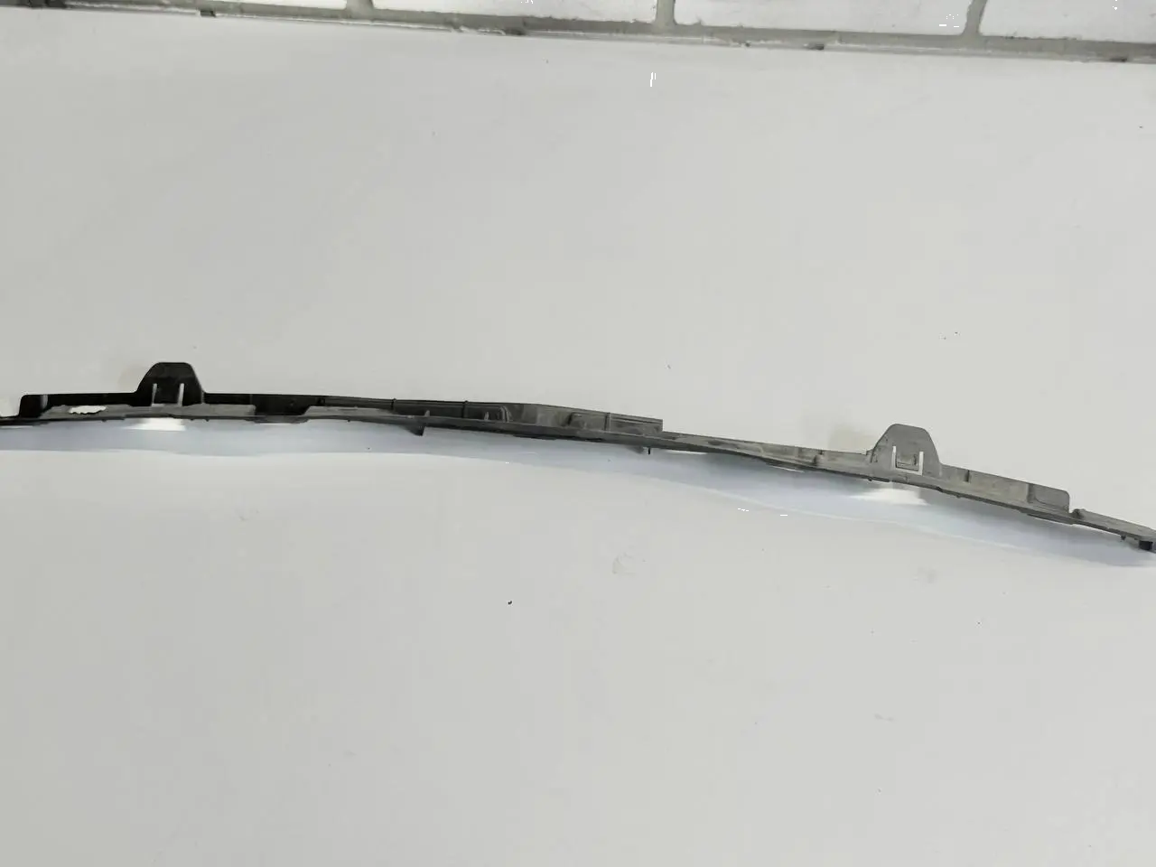 Halter Fuehrung Stoßstange hinten Mitte Astra H 24460477