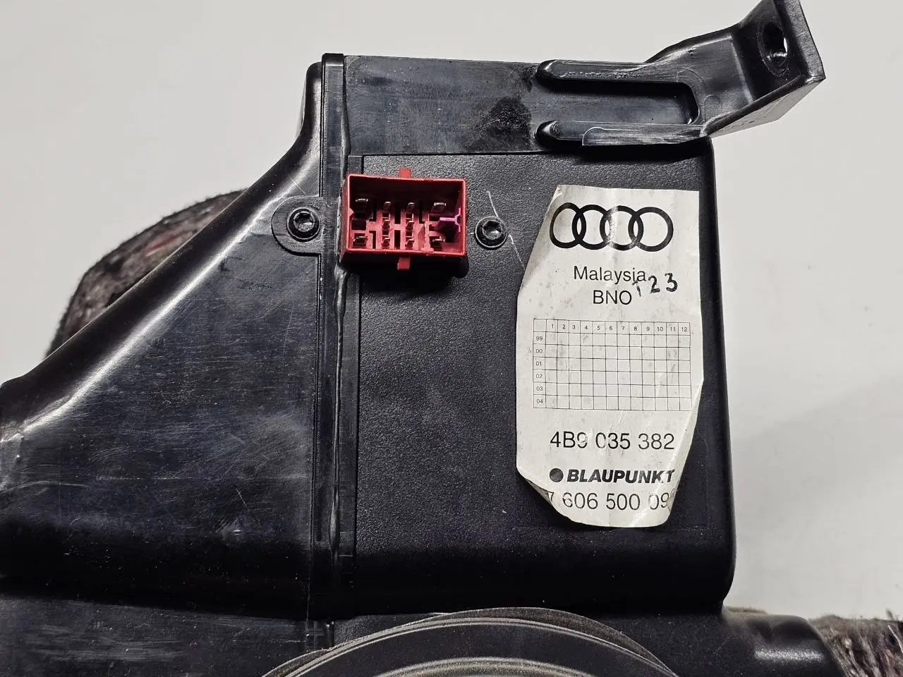 Basslautsprecher Subwoofer Audi A6 Avant 4B5 TDI 2.5L 2002 4B9035382