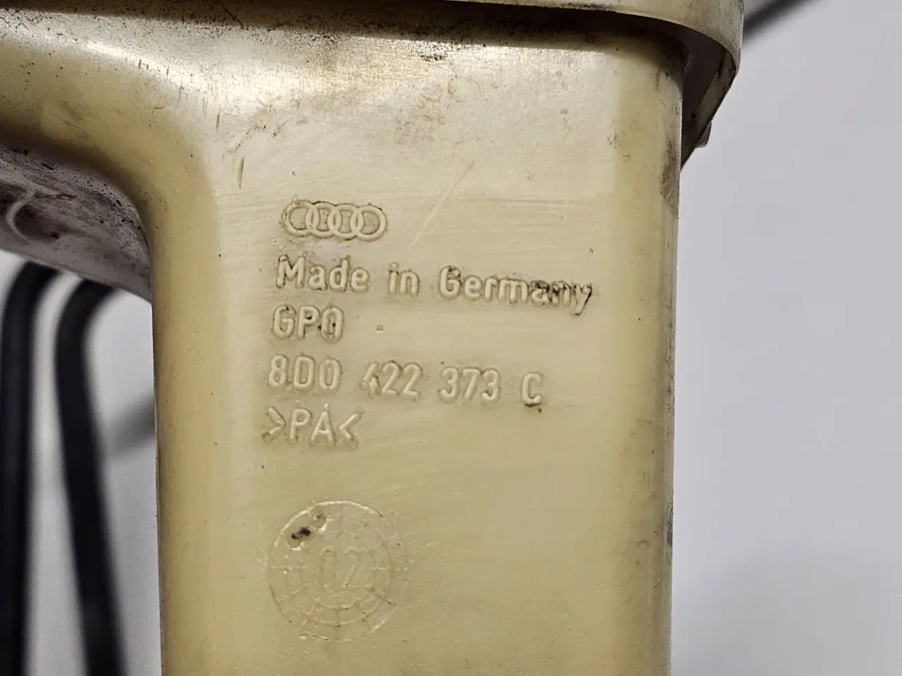 Servobehaelter A6 Avant 4B5 TDI 2.5L Audi A6 Avant 4B5 TDI 2.5L 2002 8D0422373C