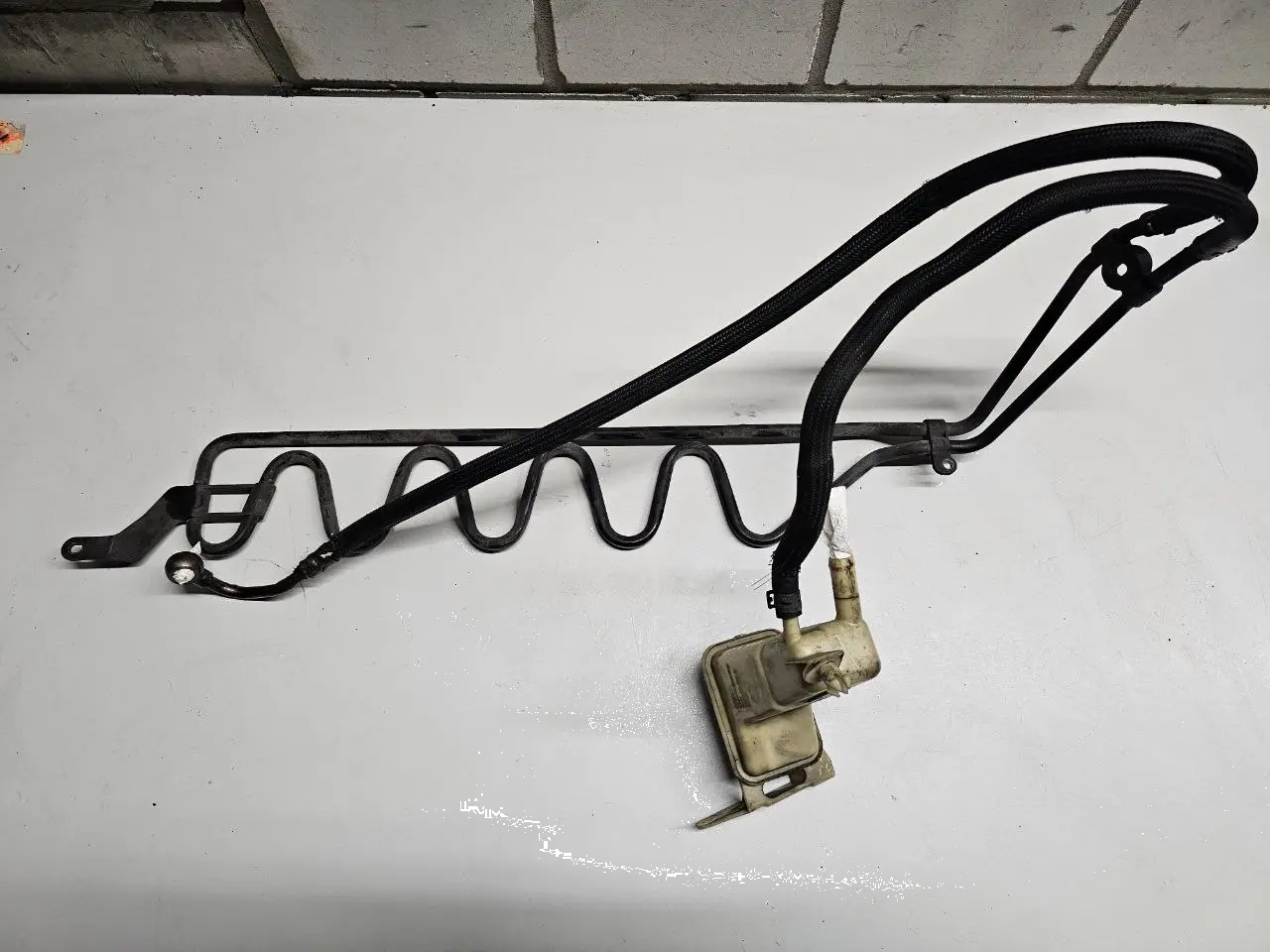 Servobehaelter A6 Avant 4B5 TDI 2.5L Audi A6 Avant 4B5 TDI 2.5L 2002 8D0422373C