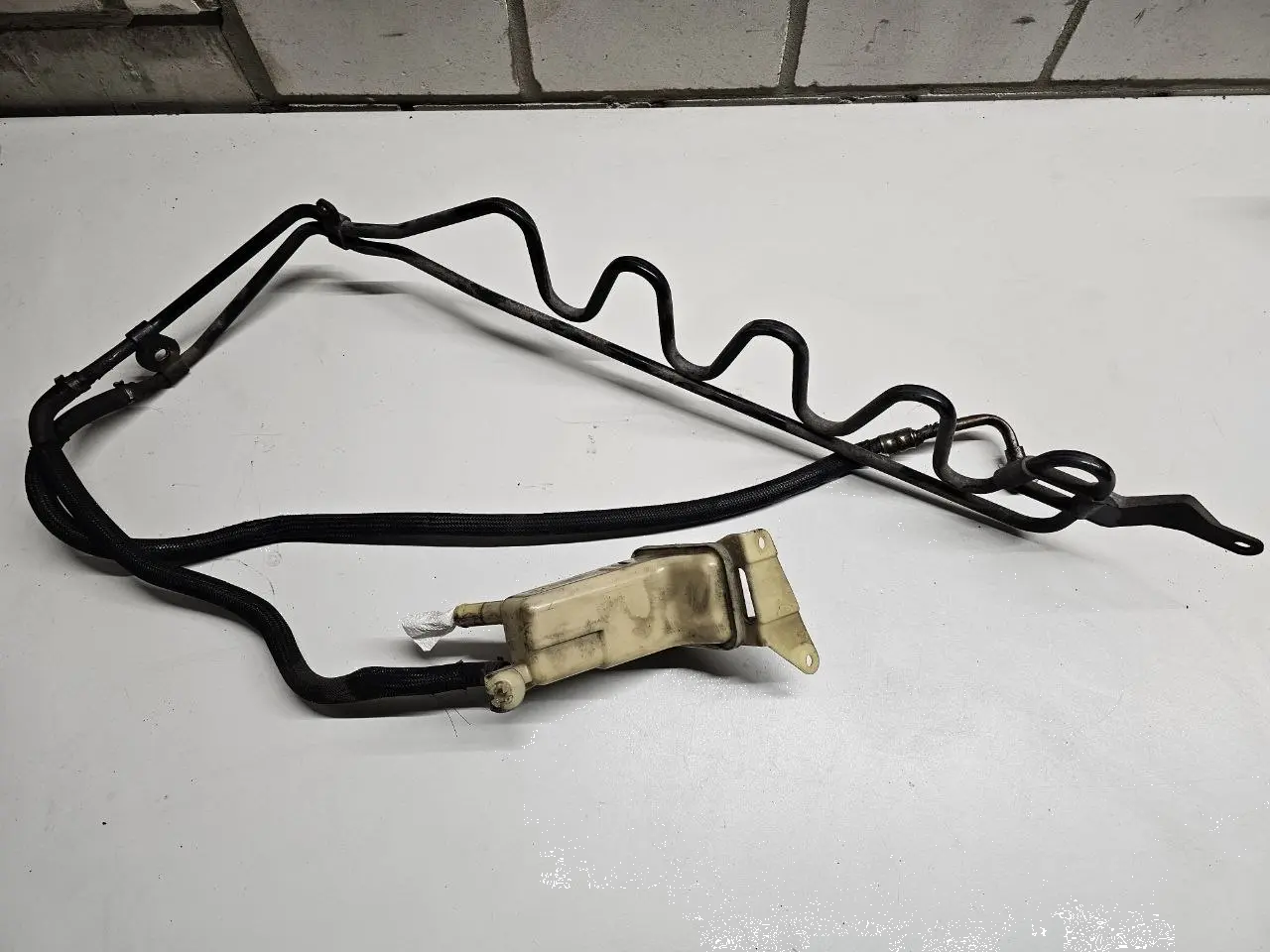 Servobehaelter A6 Avant 4B5 TDI 2.5L Audi A6 Avant 4B5 TDI 2.5L 2002 8D0422373C