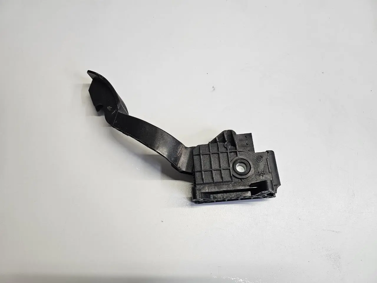 Gaspedal elektrisches Pedal Gasgeber Opel Corsa D 1.2L 2008 55702020