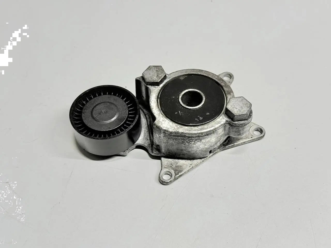 Riemenspanner Spannrolle Fluechtenlager TOYOTA Verso 2.2L 2008 16620