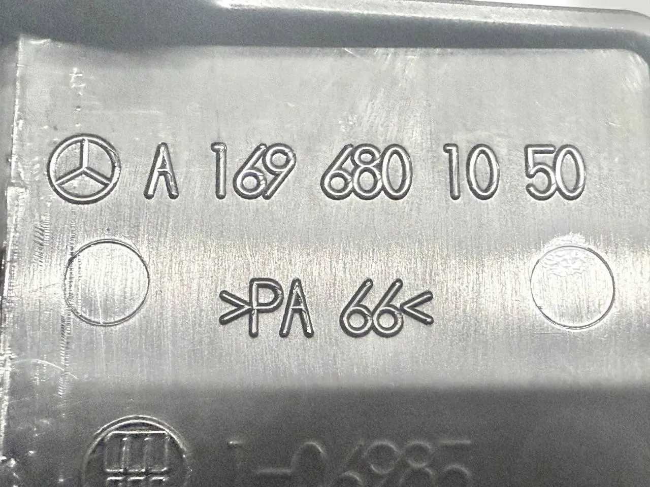 Fach Staufach Ablage unter Armlehne Mercedes BKlasse W245 B170 2005 A1696801050