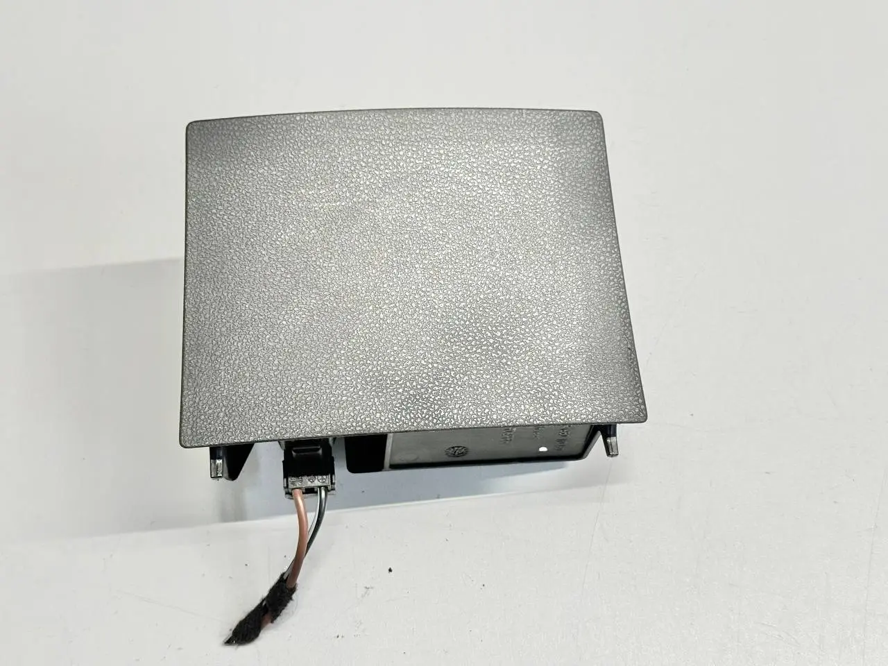 Fach Staufach Ablage unter Armlehne Mercedes BKlasse W245 B170 2005 A1696801050