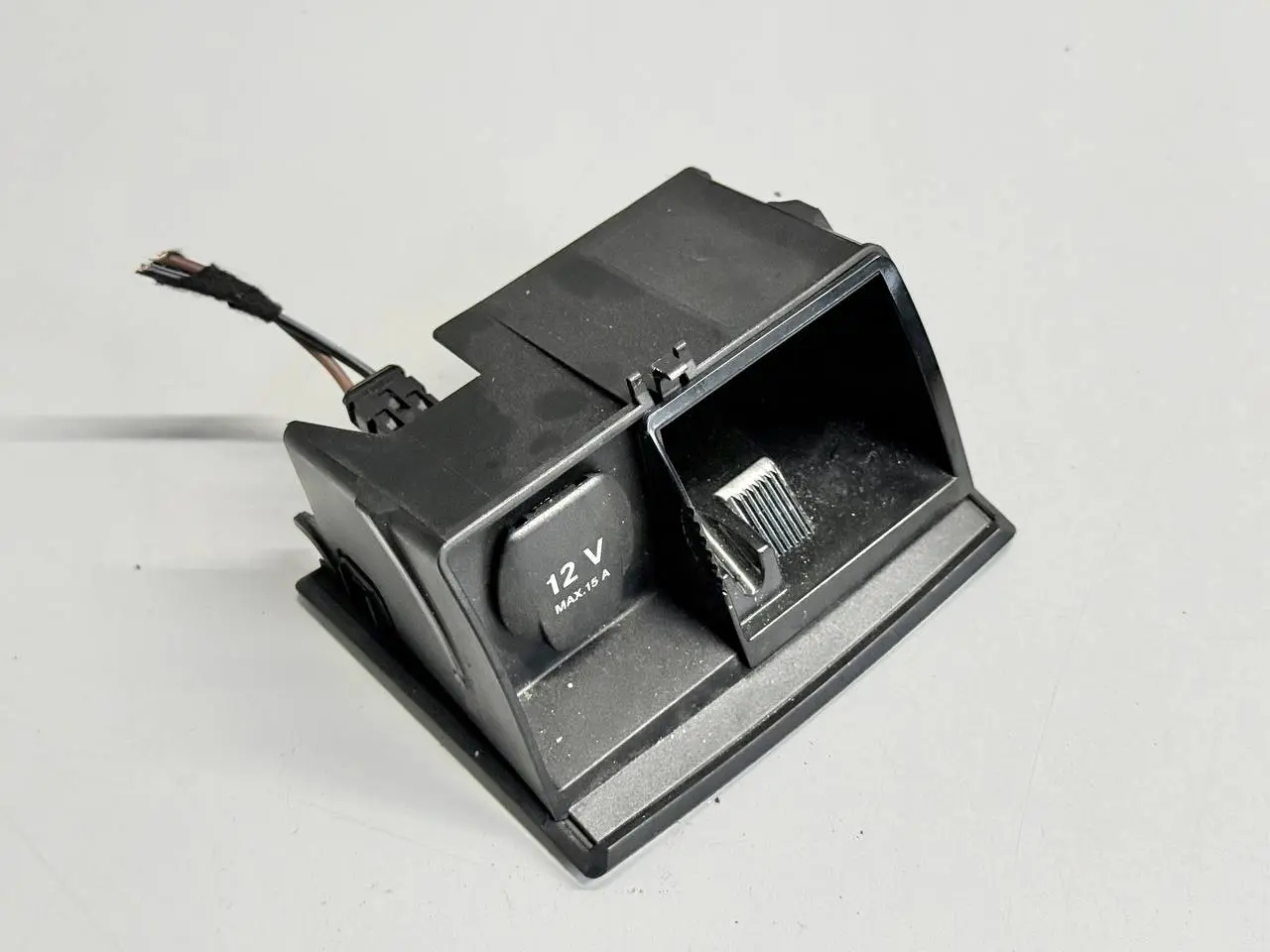 Fach Staufach Ablage unter Armlehne Mercedes BKlasse W245 B170 2005 A1696801050