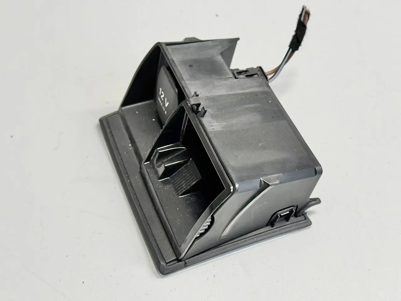 Fach Staufach Ablage unter Armlehne Mercedes BKlasse W245 B170 2005 A1696801050