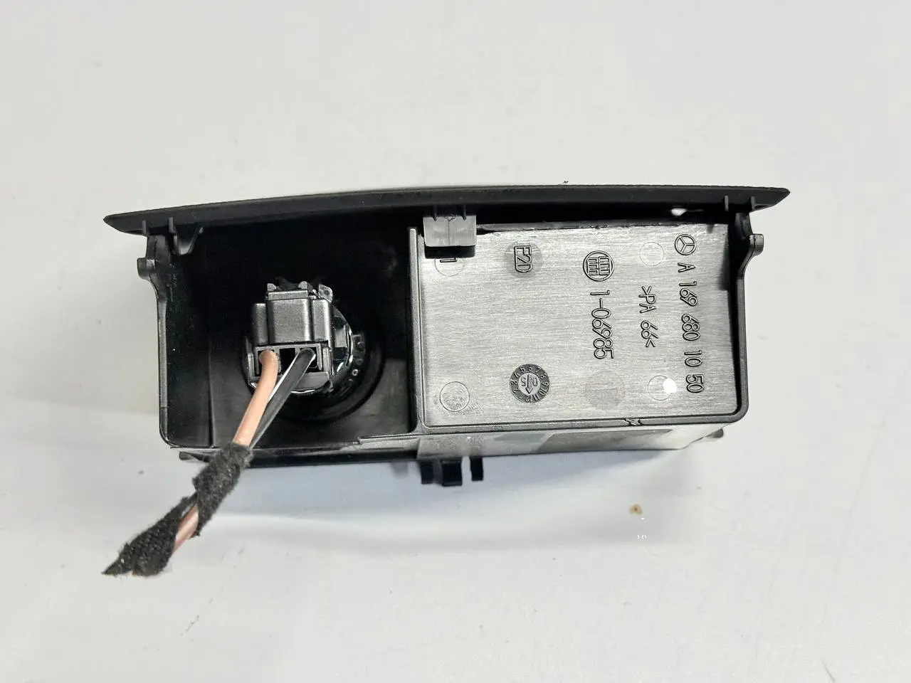 Fach Staufach Ablage unter Armlehne Mercedes BKlasse W245 B170 2005 A1696801050