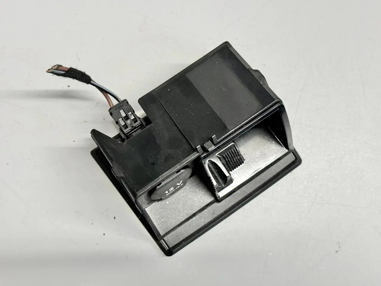 Fach Staufach Ablage unter Armlehne Mercedes BKlasse W245 B170 2005 A1696801050