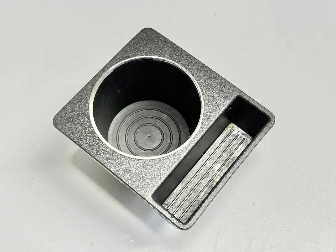 Becherhalter Getraenkefach fuer Mercedes BKlasse W245 B170 2005 A1696830294