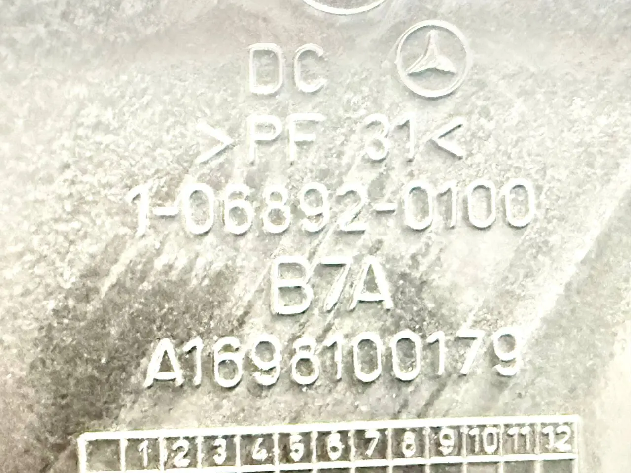 Ablagefach Mittelkonsole für BKlasse Mercedes BKlasse W245 B170 2005 1068920100