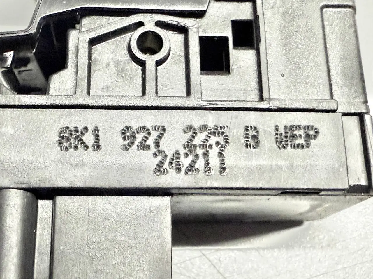 Schalter Elektr. Parkbremse Feststellbremse Audi A4 A5 8T 8K2 2012 8K1927225B