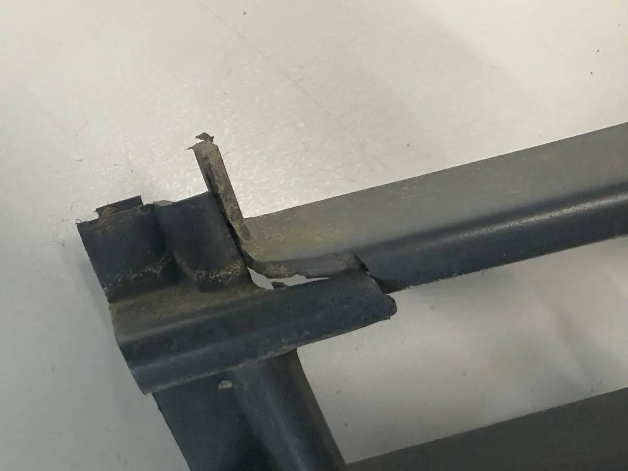 Lüftungsgitter, Stoßstangengitter vorn Mitte für SKODA Octavia 1Z 1Z0853677