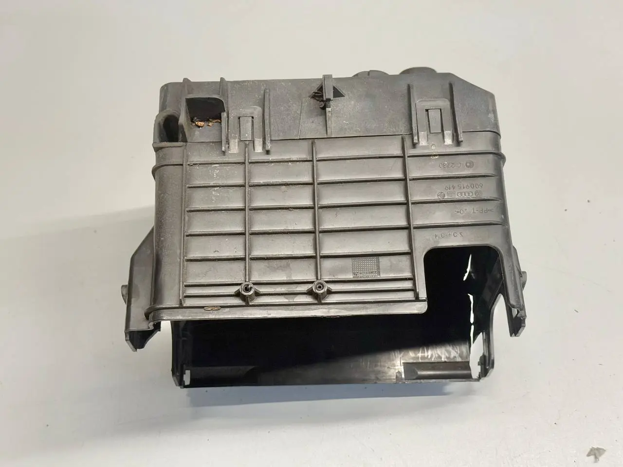 Batteriehalter Batteriekasten Polo 9N1 1,2L 2002 VW Polo 9N1 1,2L 2002 6Q0915419