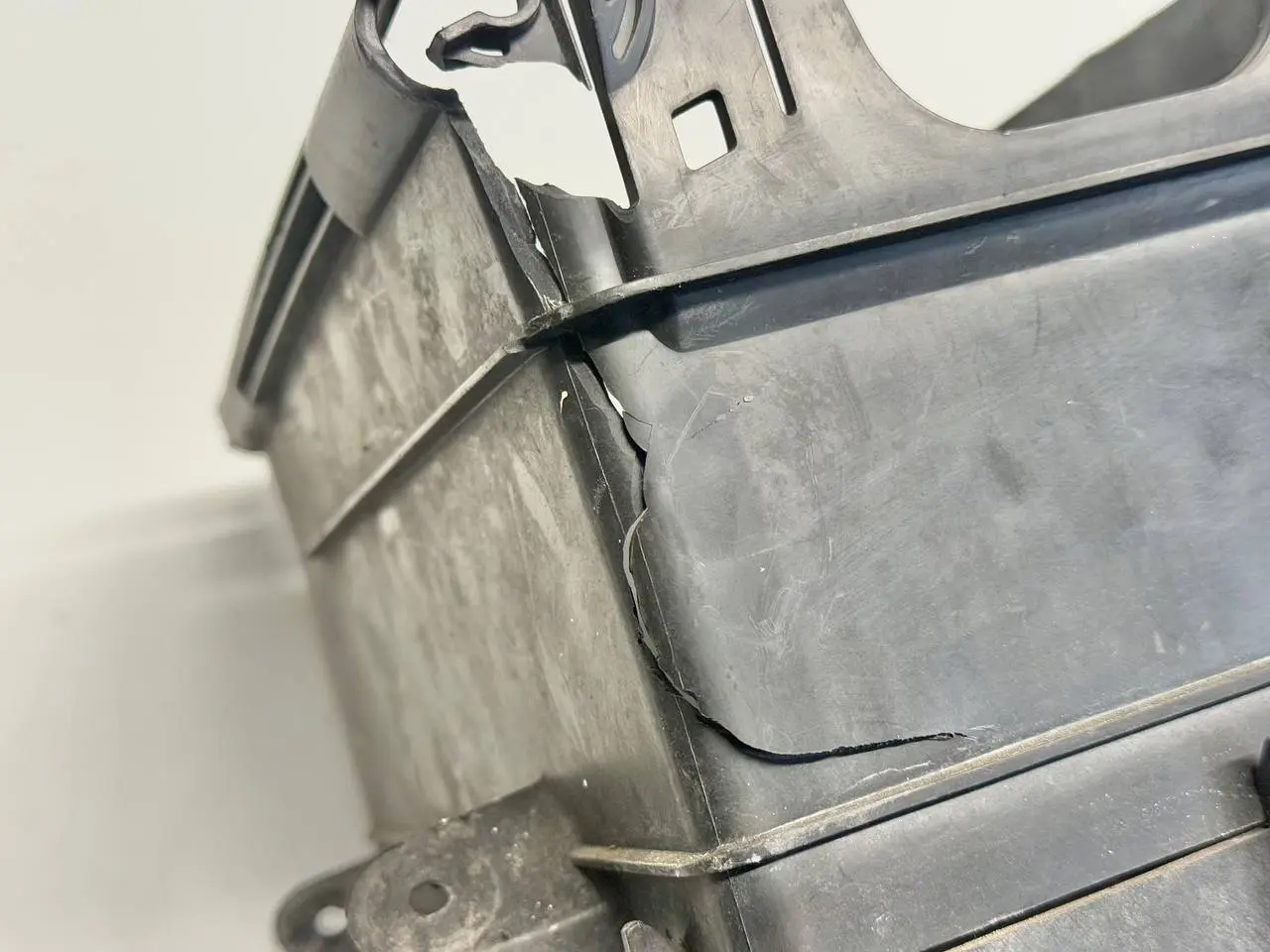 Batteriehalter Batteriekasten Polo 9N1 1,2L 2002 VW Polo 9N1 1,2L 2002 6Q0915419