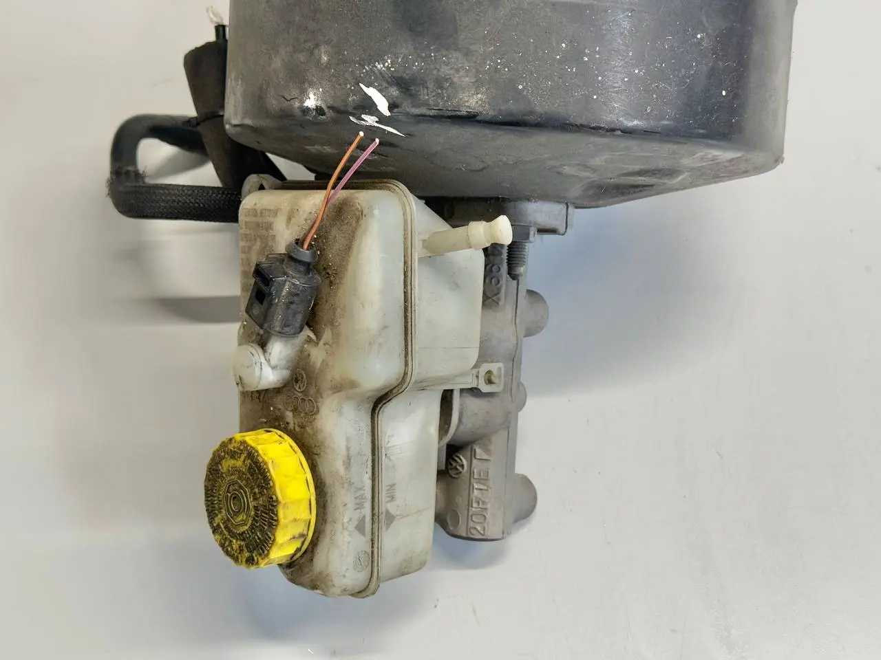 Bremskraftverstaerker Hauptbremszylinder Polo VW Polo 9N1 1,2L 2002 6Q1614105N