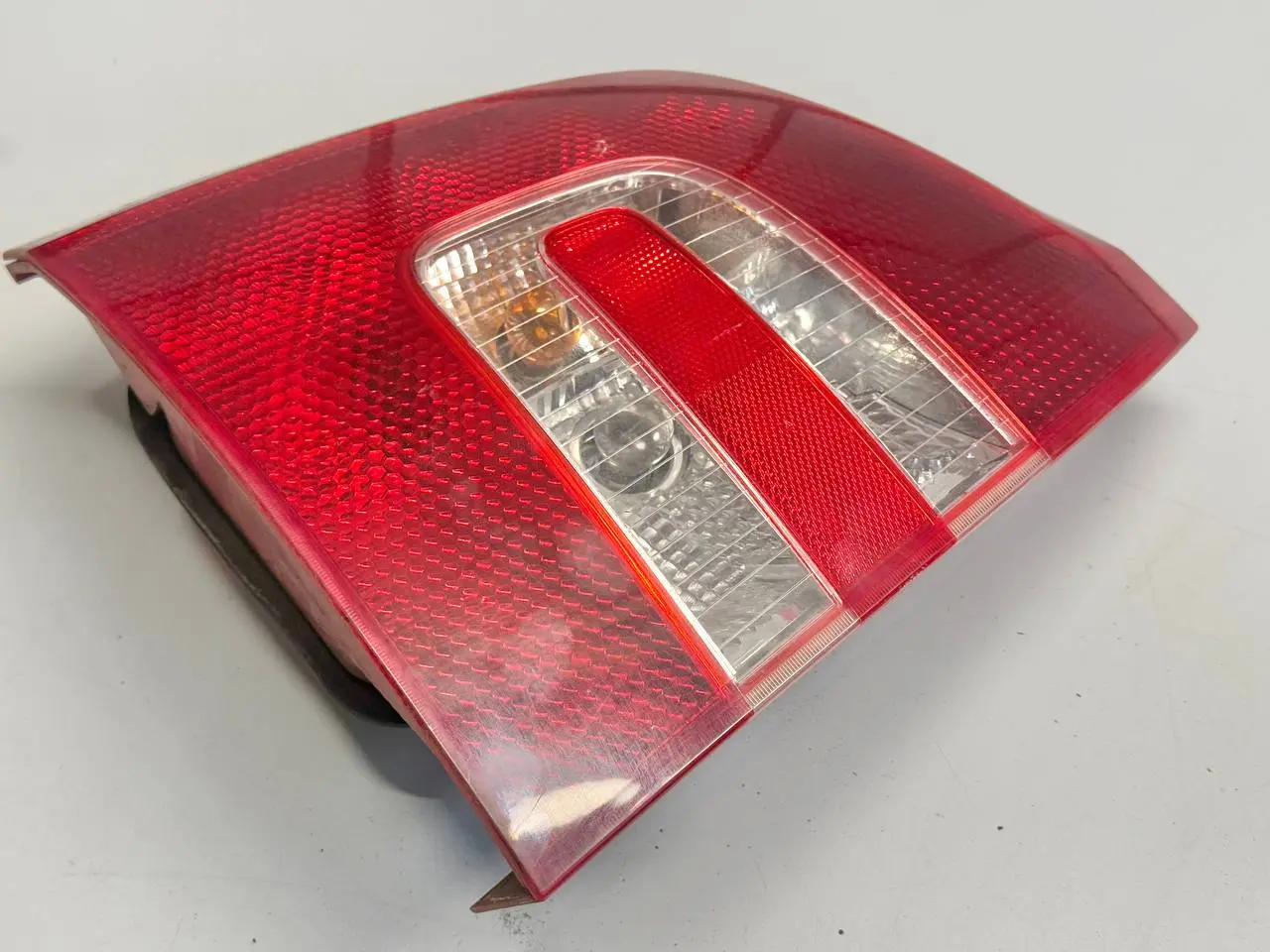 Heckleuchte links + Lampenträger für Skoda Octavia 1Z Kombi 1Z9945257
