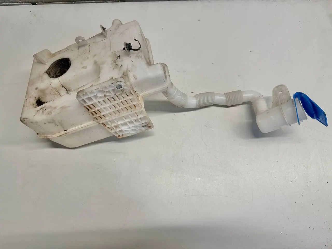 Scheibenwaschbehälter Wischwasserbehälter für Golf5 VW Golf5 1K1 1.4L 1K0955453