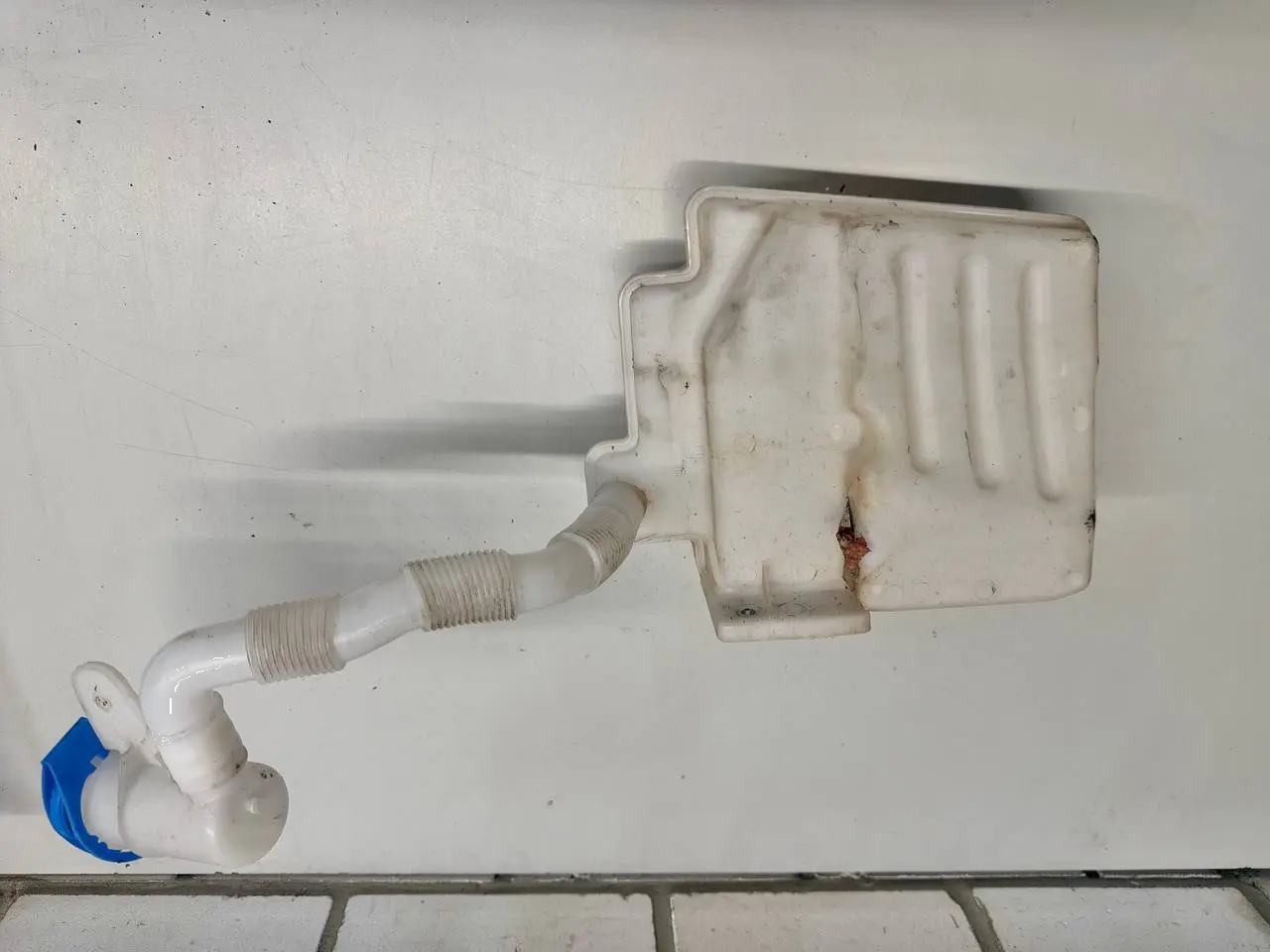 Scheibenwaschbehälter Wischwasserbehälter für Golf5 VW Golf5 1K1 1.4L 1K0955453