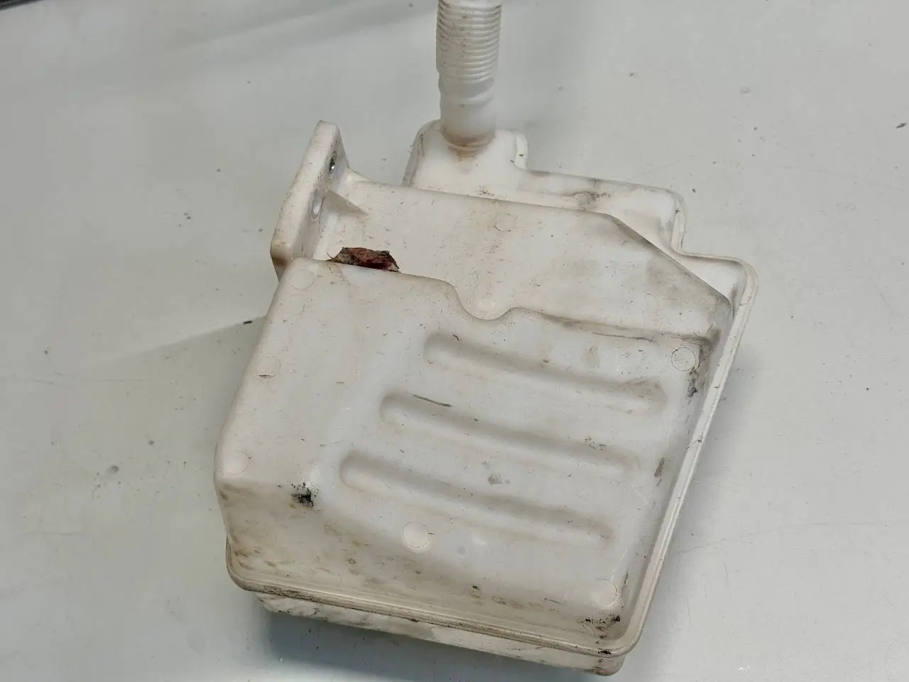 Scheibenwaschbehälter Wischwasserbehälter für Golf5 VW Golf5 1K1 1.4L 1K0955453