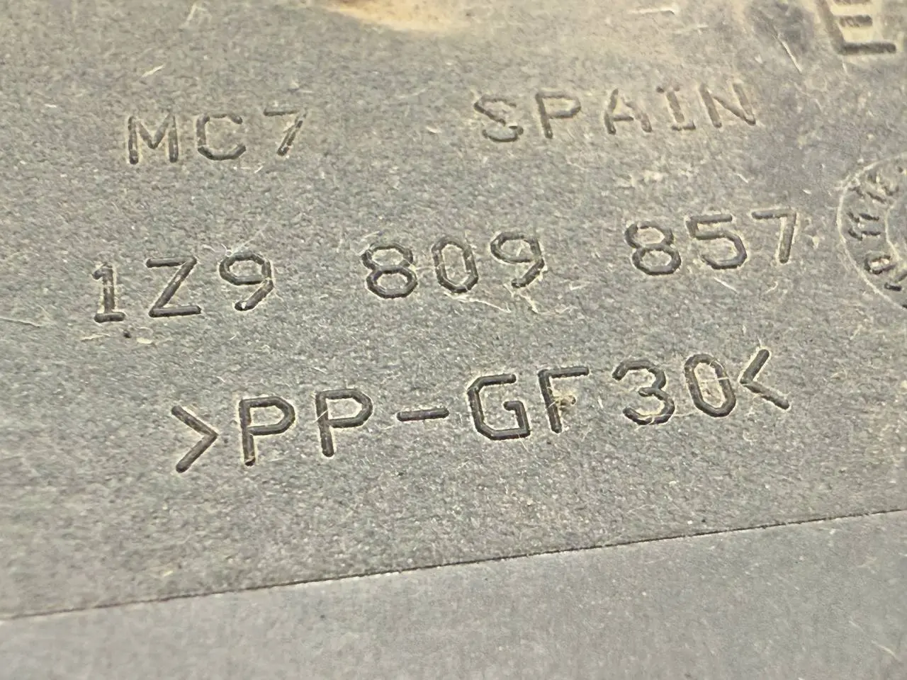 Tankklappe Tankdeckel Verschluss SKODA Octavia 1Z5 1,9 TDI 2004 Kombi 1Z9809857