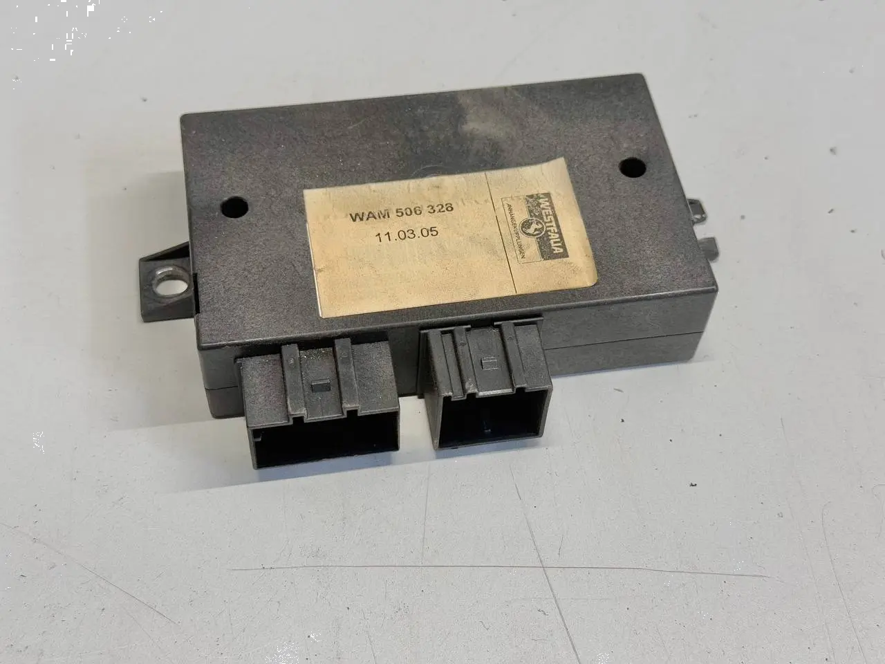 Steuergerät Anhängerkupplung Golf5 1K1 VW Golf5 1K1 1.4L 8P0907383