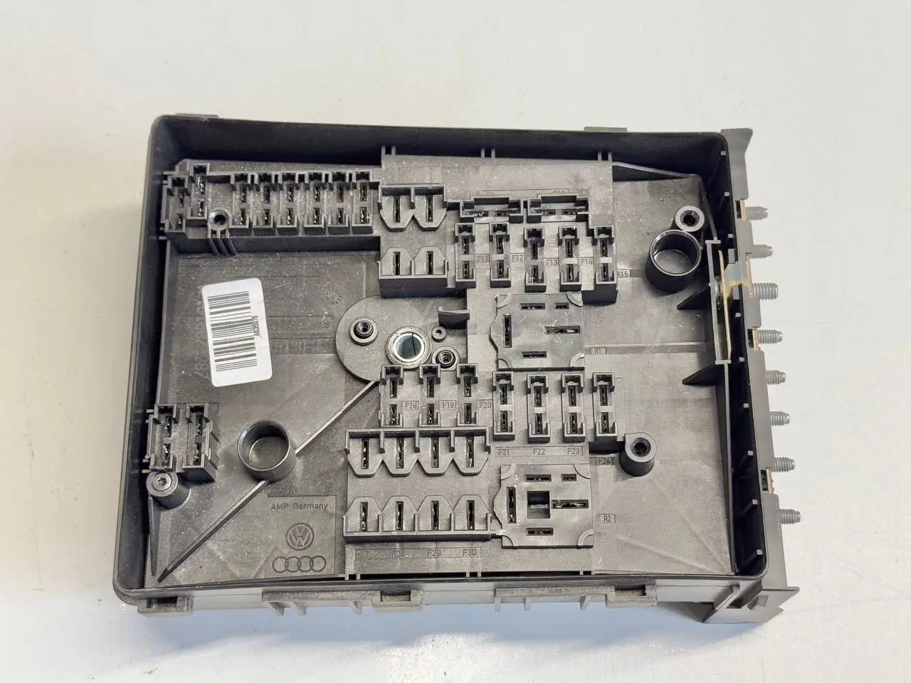 Sicherungskasten Zentralelektrik Relaishalter für VW Golf5 1K1 1.4L 1K0937125A