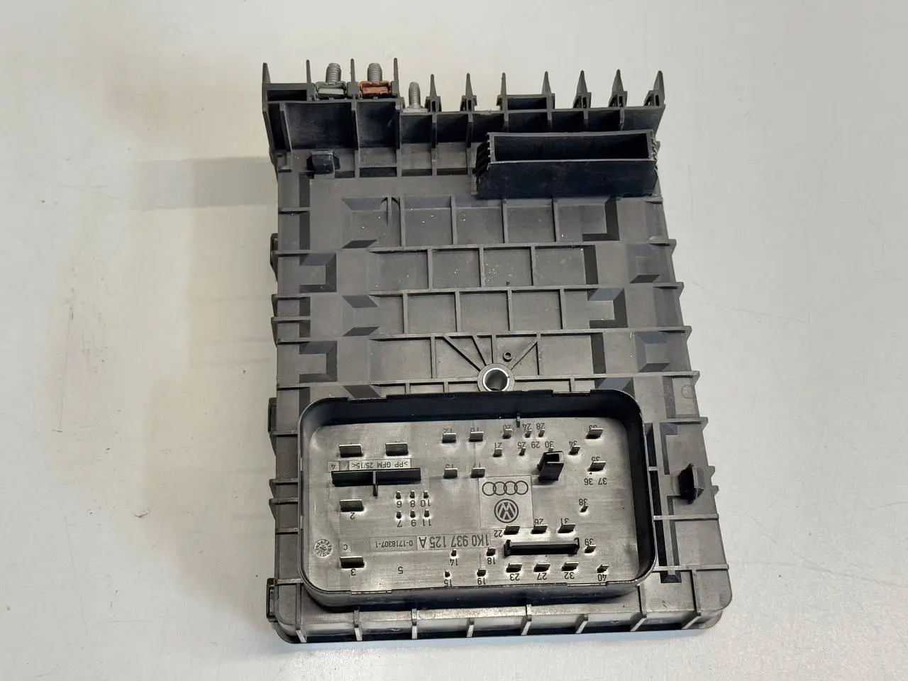 Sicherungskasten Zentralelektrik Relaishalter für VW Golf5 1K1 1.4L 1K0937125A