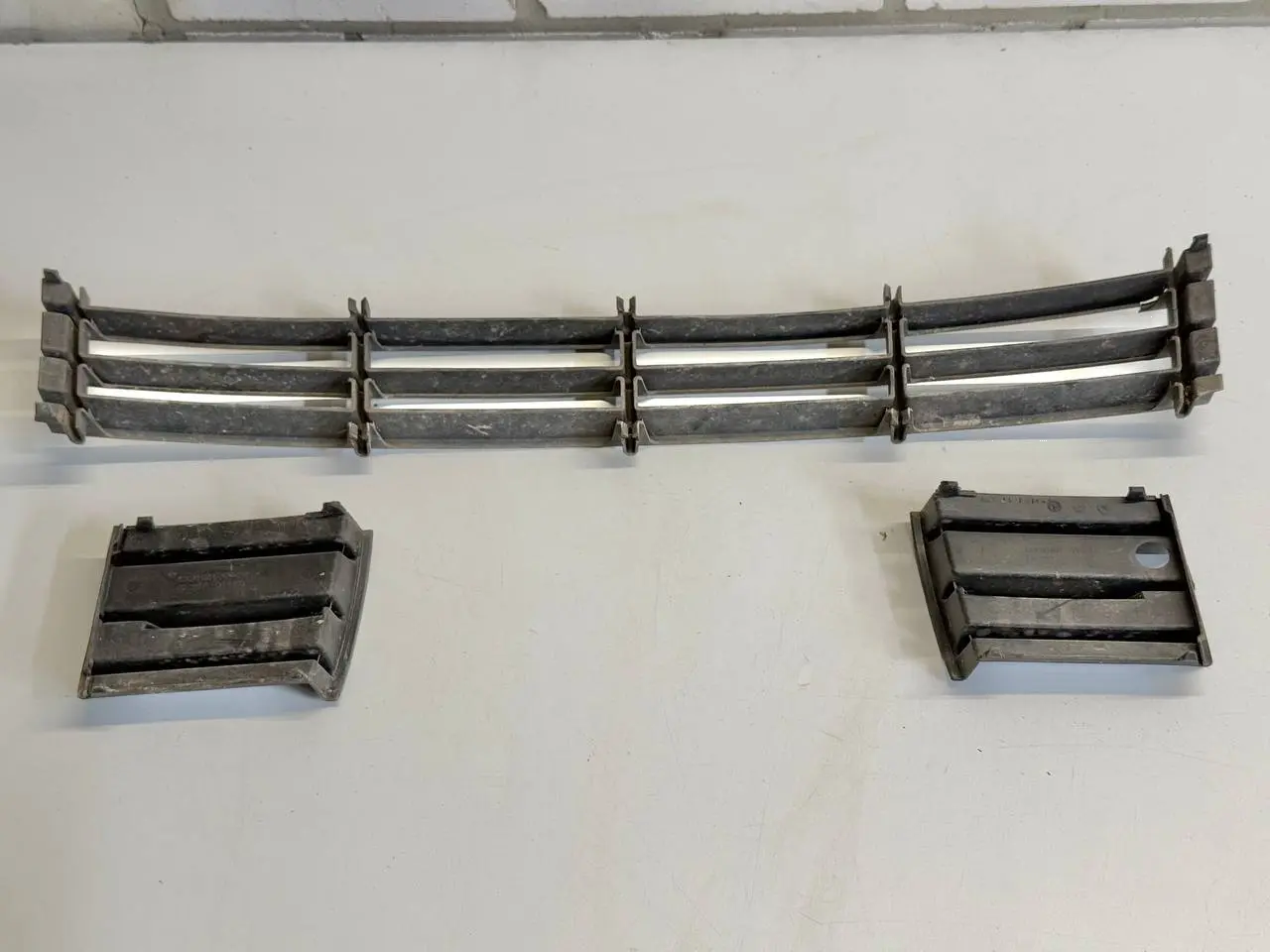 Lüftungsgitter, Stoßstangengitter vorn Mitte für SKODA Octavia 1Z 1Z0853677